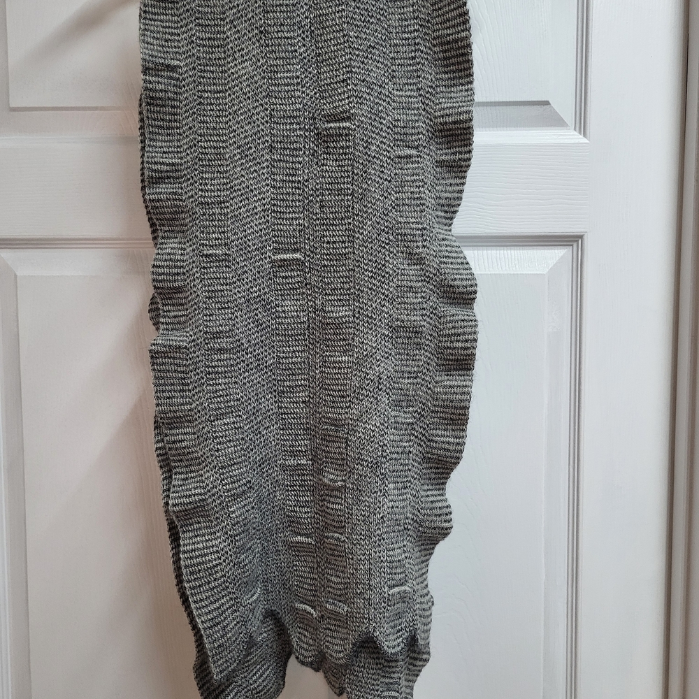 Oleana Gray Ruffle Sculptured Scarf